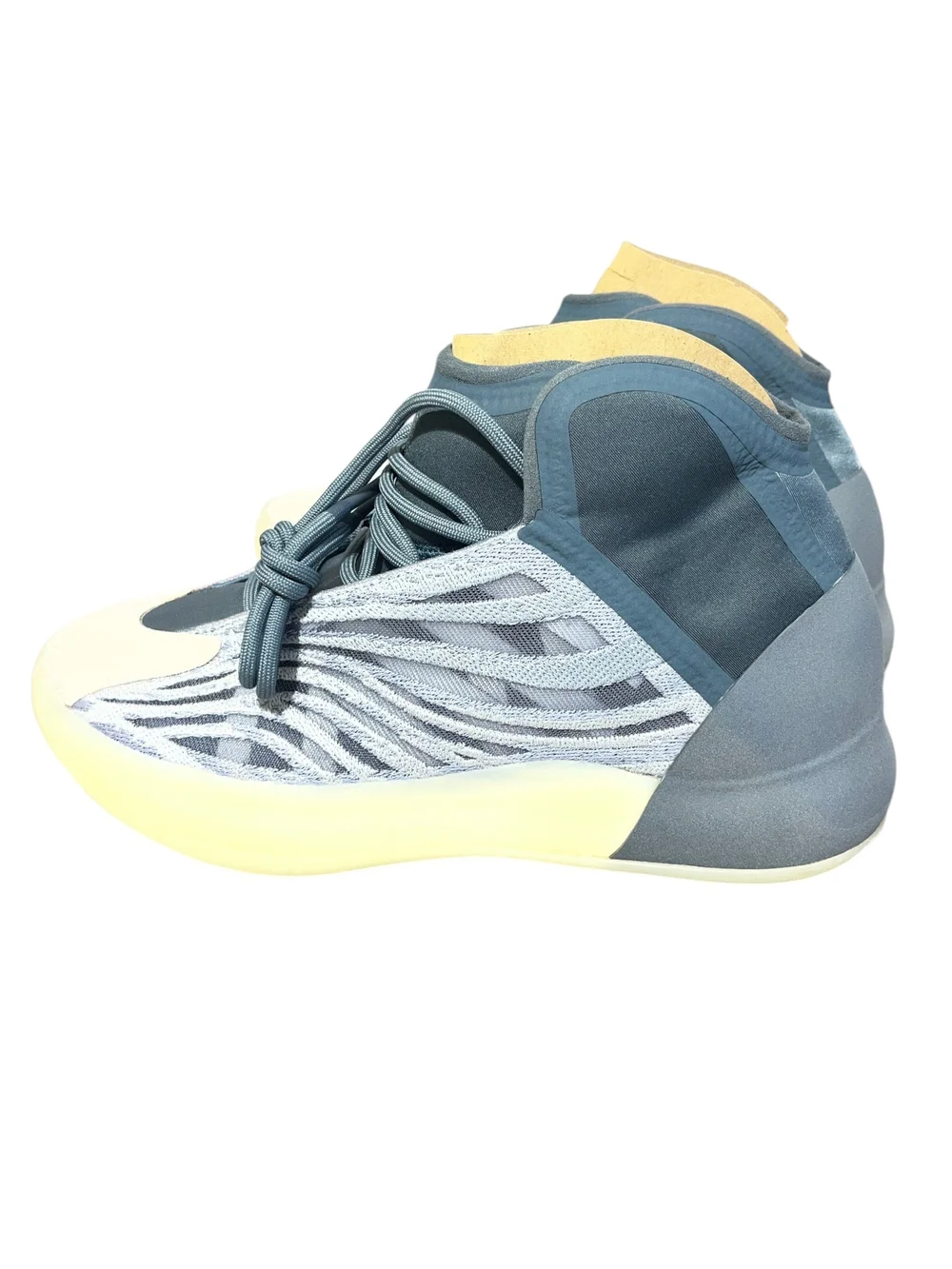 Adidas YZY QNTM Size 10 Men's Grey Athletic Sneakers with Cushioned Collar